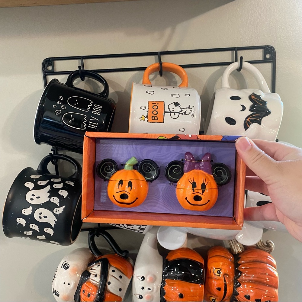 Disney Halloween Pumpkin Salt Shakers Mickey & Minnie